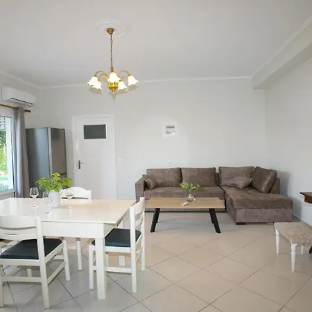 Babi'S Villa - Garden Apartment Lixouri Exterior photo